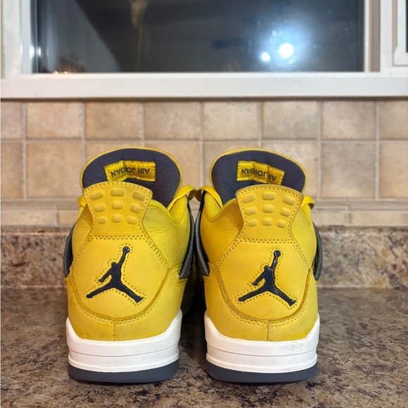 Jordan 4 Lightning - Picture 2 of 8